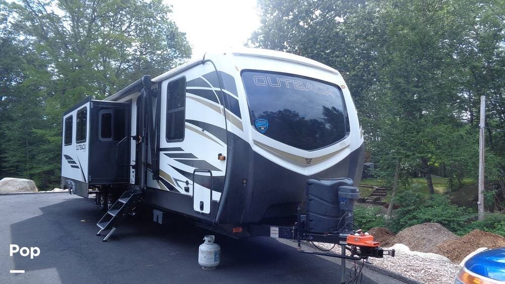 2021 Keystone Outback 340BH - Used Travel Trailer For Sale by Pop RVs in Smithfield, Rhode Island features Leveling Jacks, Air Conditioning, Slideout, Awning