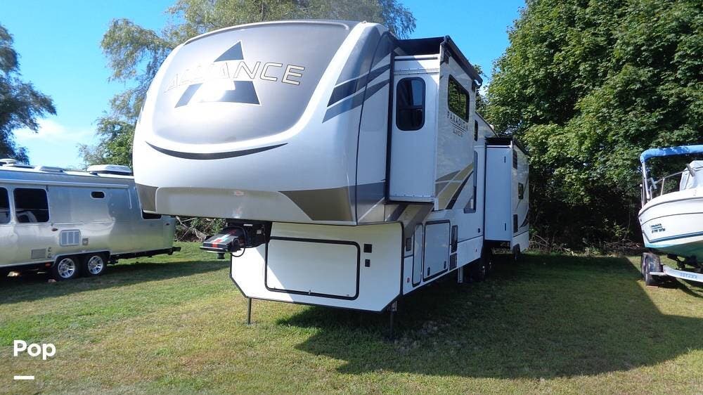 2022 Alliance RV Paradigm 390MP - Used Fifth Wheel For Sale by Pop RVs in Middletown, Rhode Island features Slideout, Leveling Jacks, Awning, Air Conditioning