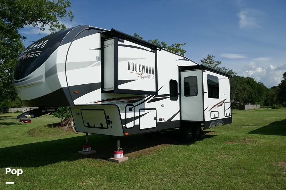 2022 Forest River Rockwood 2891BH - Used Fifth Wheel For Sale by Pop RVs in Pride, Louisiana features Air Conditioning, Awning, Leveling Jacks, Slideout