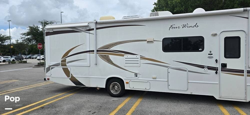2013 Four Winds 31L by Thor Motor Coach from Pop RVs in Homestead, Florida