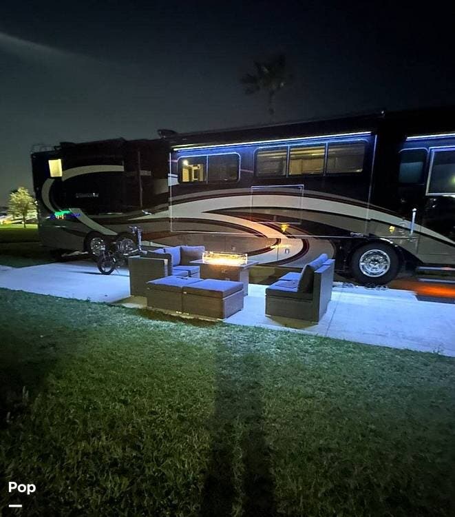 2022 Thor Motor Coach Venetian F42 - Used Diesel Pusher For Sale by Pop RVs in Lewisburg, Pennsylvania features Generator, Slideout, Leveling Jacks, Awning, Air Conditioning