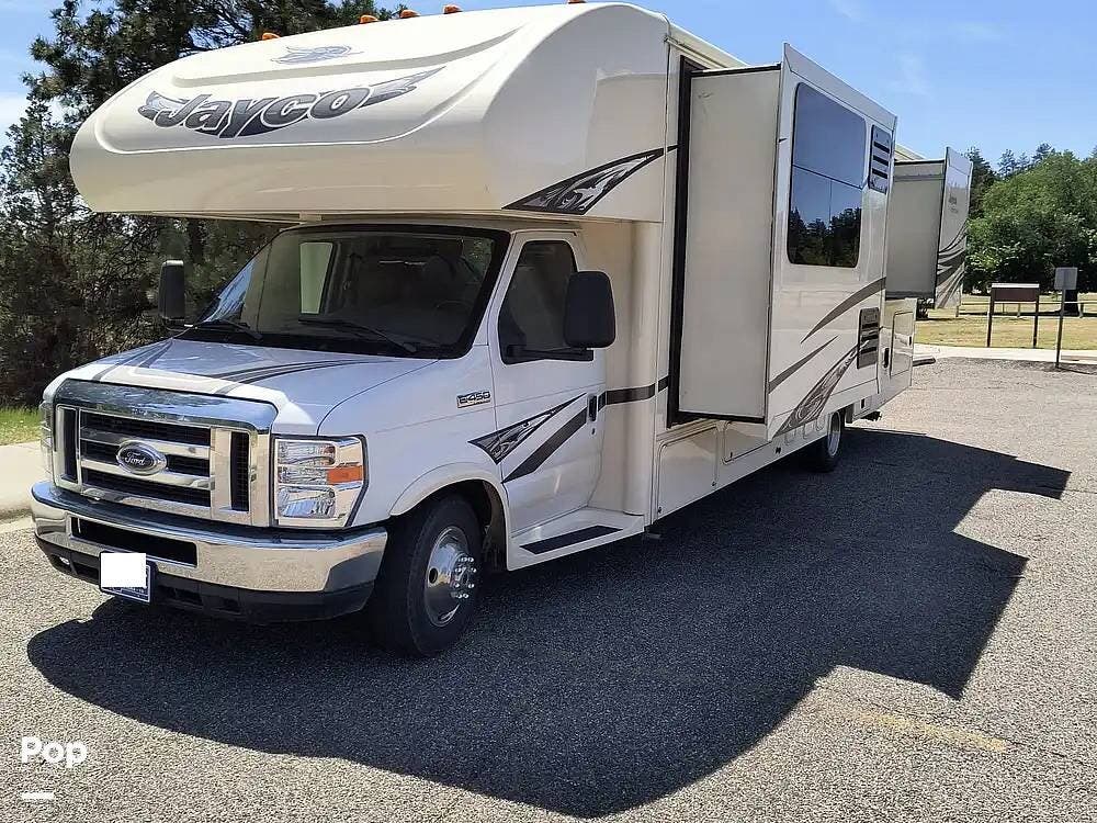 2017 Jayco Greyhawk 31DS - Used Class C For Sale by Pop RVs in Helena, Montana features Slideout, Air Conditioning, Awning, Generator