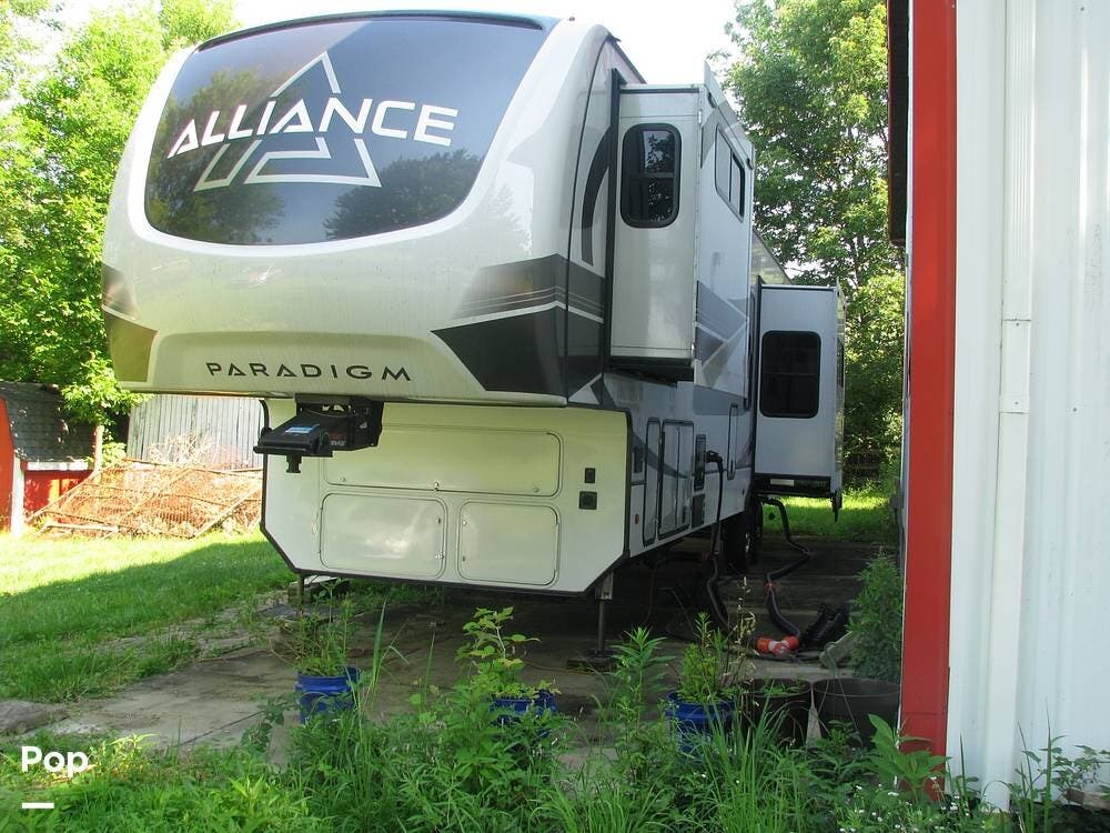 2024 Alliance RV Paradigm 395DS - Used Fifth Wheel For Sale by Pop RVs in Hinckley, Ohio features Air Conditioning, Leveling Jacks, Slideout, Awning