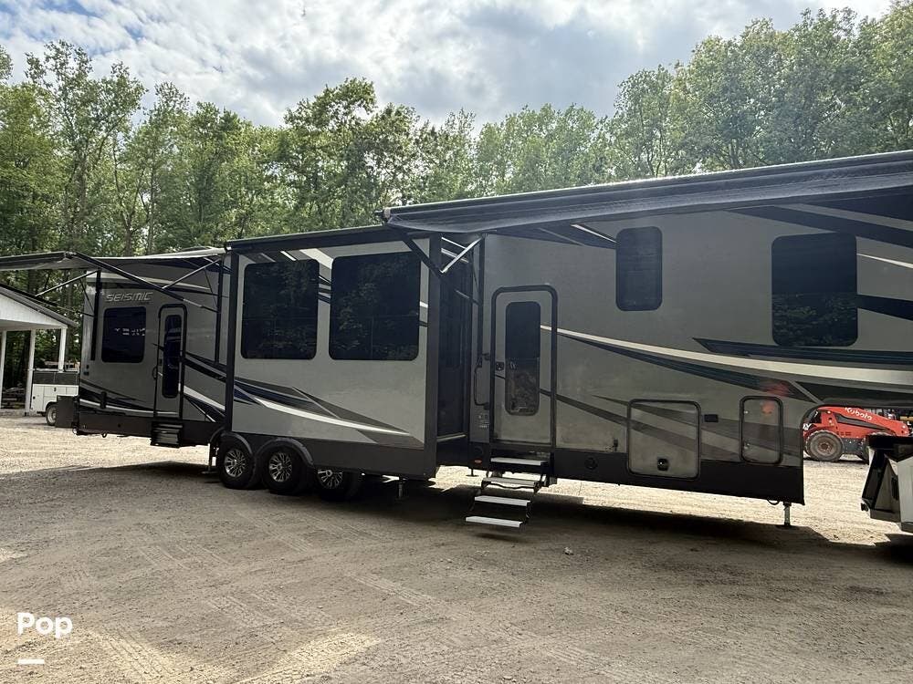 2018 Jayco Seismic 4114 - Used Toy Hauler For Sale by Pop RVs in Martin, Ohio features Air Conditioning, Awning, Slideout, Leveling Jacks, Generator