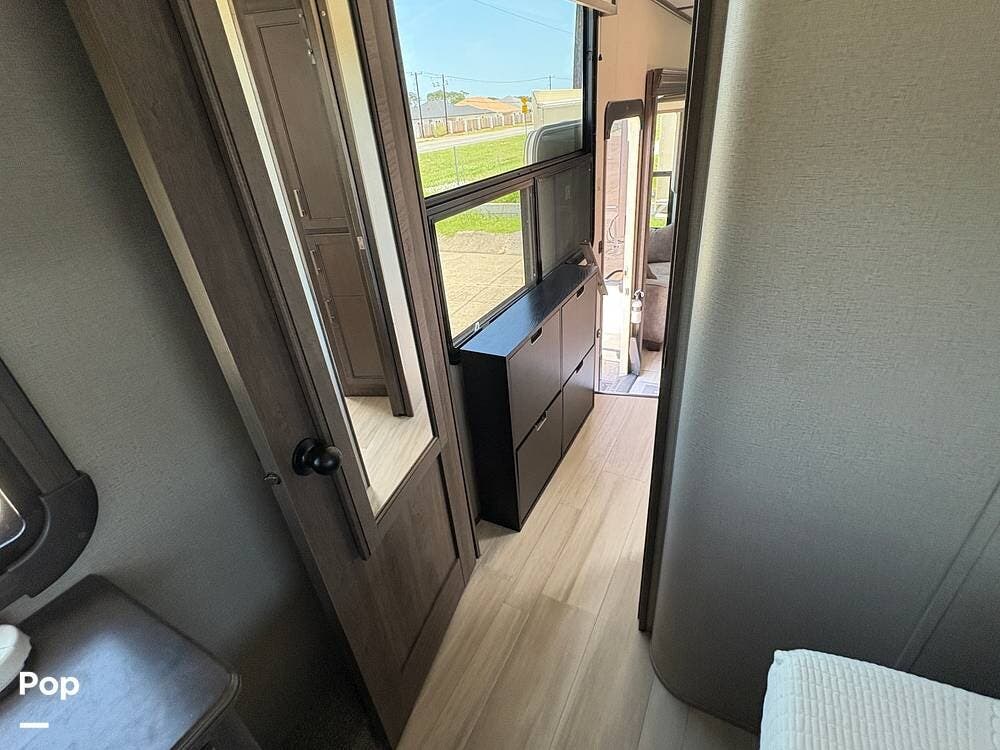 2021 Grand Design Solitude 390RK - Used Fifth Wheel For Sale by Pop RVs in Rockport, Texas features Slideout, Air Conditioning, Awning, Leveling Jacks