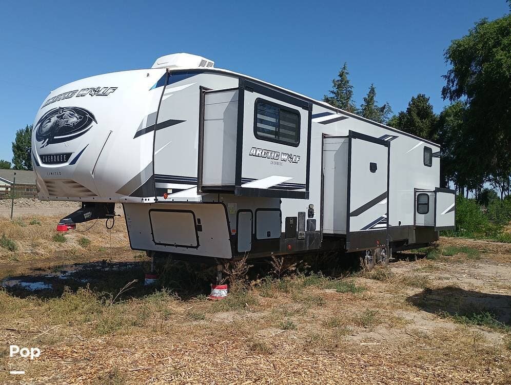 2022 Forest River Cherokee 3990 SUITE - Used Fifth Wheel For Sale by Pop RVs in Parma, Idaho features Slideout, Awning, Leveling Jacks, Air Conditioning