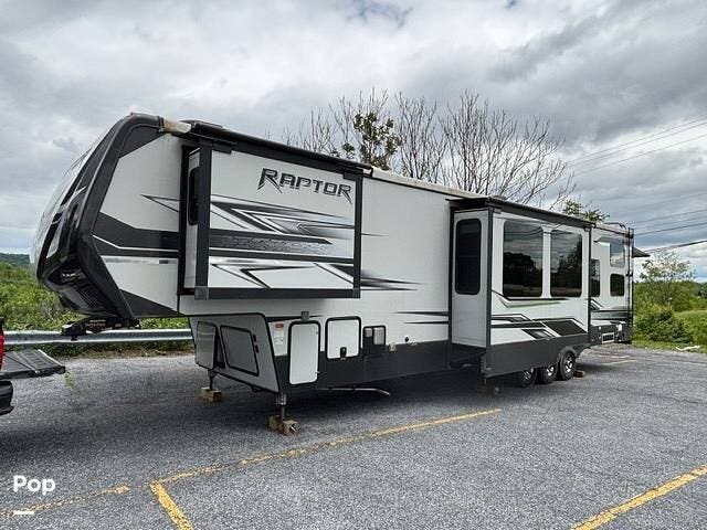 2019 Keystone Raptor 426TS - Used Toy Hauler For Sale by Pop RVs in Etters, Pennsylvania features Generator, Air Conditioning, Slideout, Awning, Leveling Jacks