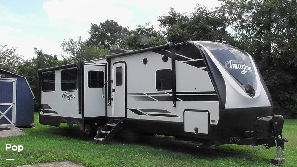 2022 Grand Design Imagine 2970RL - Used Travel Trailer For Sale by Pop RVs in Hammonton, New Jersey features Leveling Jacks, Slideout, Air Conditioning, Awning