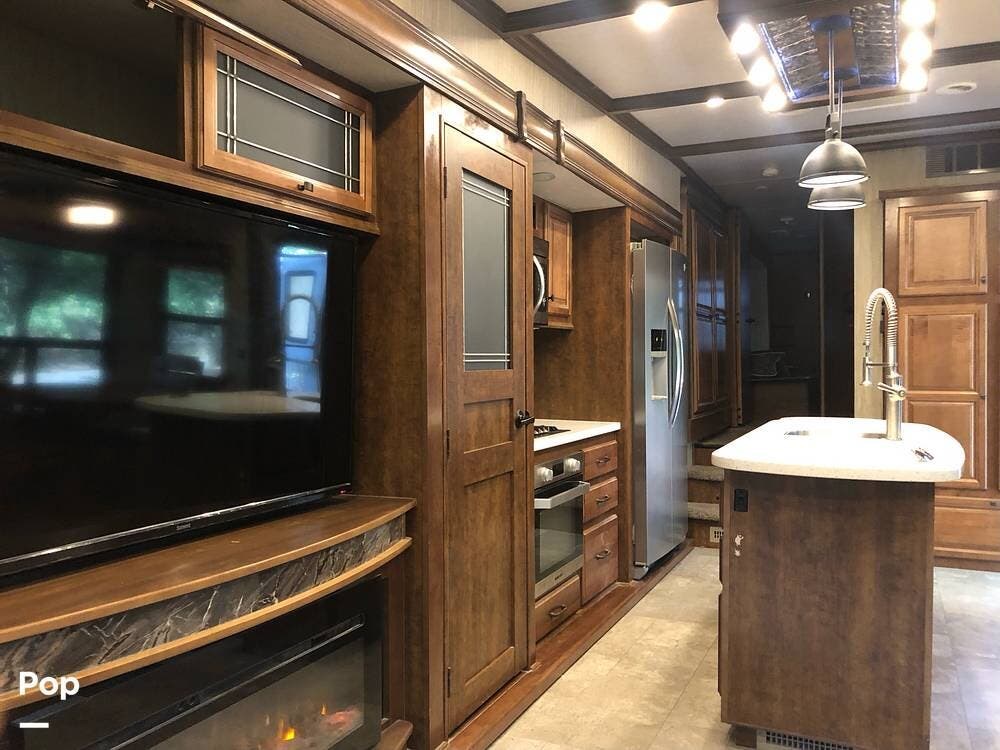 2018 Heartland Big Country 3560SS - Used Fifth Wheel For Sale by Pop RVs in Colfax, California features Leveling Jacks, Awning, Air Conditioning, Slideout