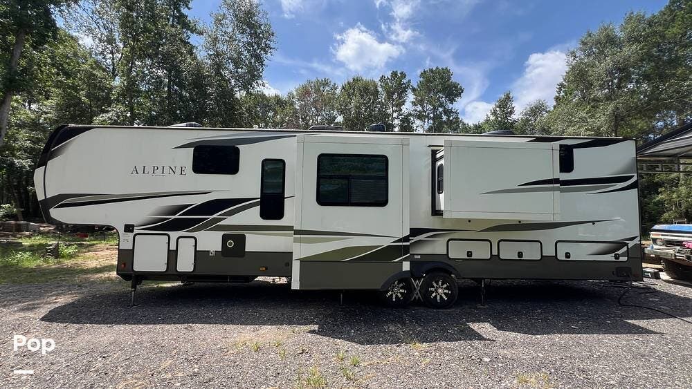 2021 Keystone Alpine 3790FK - Used Fifth Wheel For Sale by Pop RVs in Coldspring, Texas features Air Conditioning, Leveling Jacks, Slideout, Awning