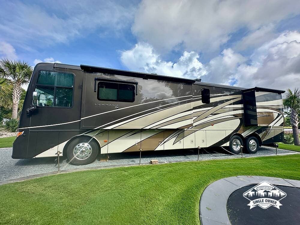 2016 Newmar Ventana 4381 - Used Diesel Pusher For Sale by Pop RVs in Sunset Beach, North Carolina features Slideout, Awning, Generator, Air Conditioning, Leveling Jacks