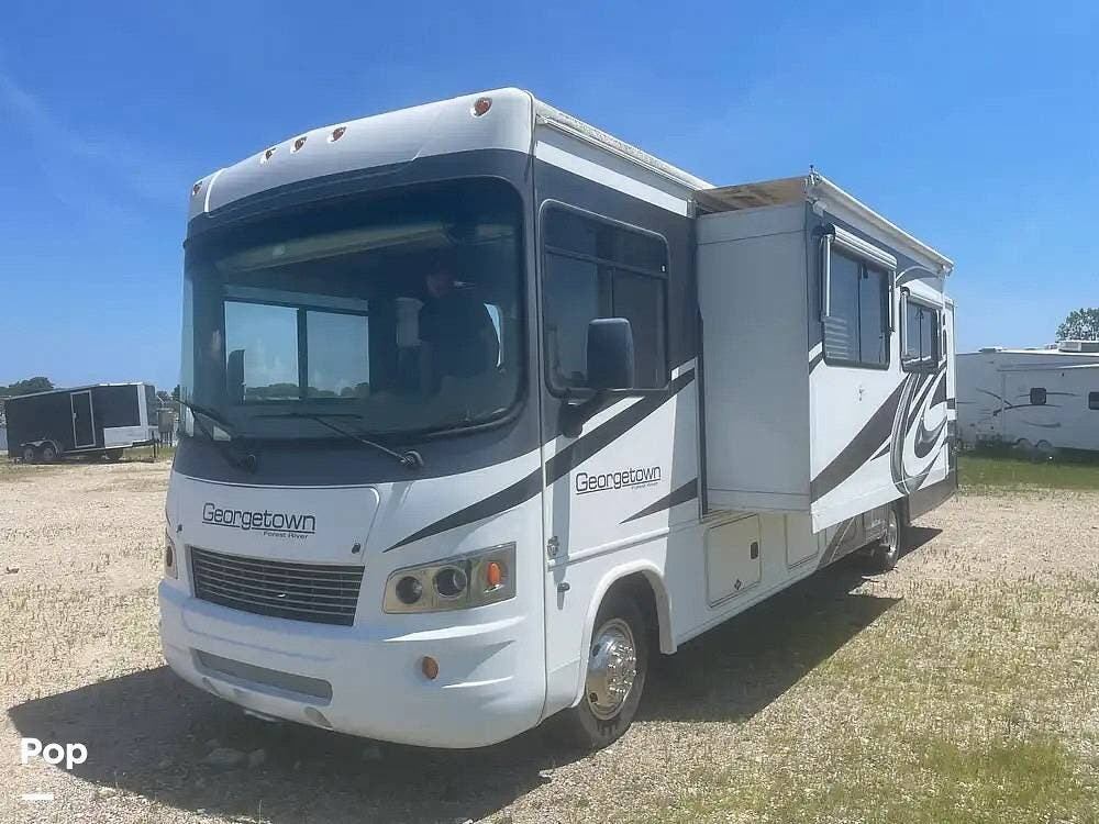2013 Forest River Georgetown 351DS - Used Class A For Sale by Pop RVs in Norfolk, Virginia features Air Conditioning, Generator, Awning, Slideout