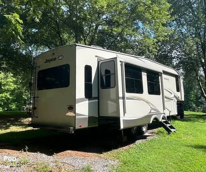 2019 Eagle 321RSTS by Jayco from Pop RVs in Clarksville, Maryland
