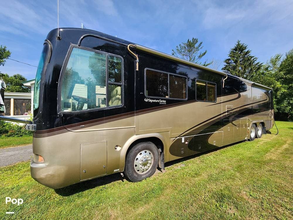 2003 Monaco RV Signature Series 42 Supreme - Used Diesel Pusher For Sale by Pop RVs in Baldwinsville, New York features Air Conditioning, Slideout, Awning, Generator
