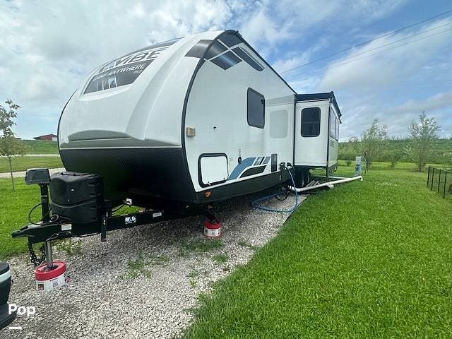 2023 Forest River Vibe 34BH - Used Travel Trailer For Sale by Pop RVs in Moravia, Iowa features Leveling Jacks, Slideout, Awning, Air Conditioning