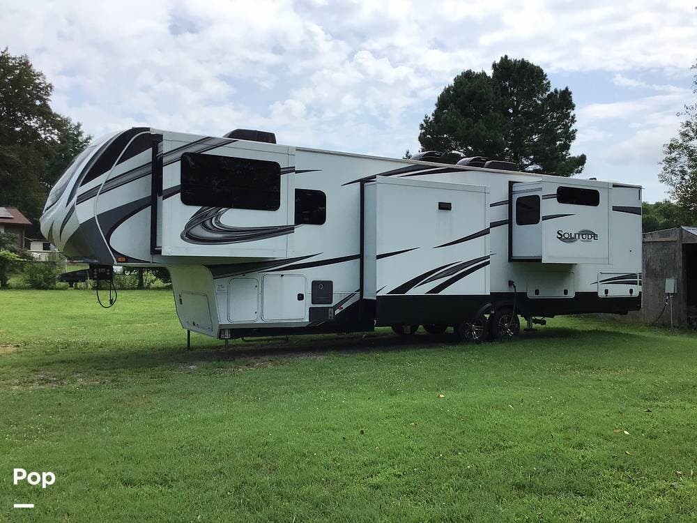 2023 Grand Design Solitude 380FL - Used Fifth Wheel For Sale by Pop RVs in Berryville, Virginia features Leveling Jacks, Air Conditioning, Awning, Generator, Slideout