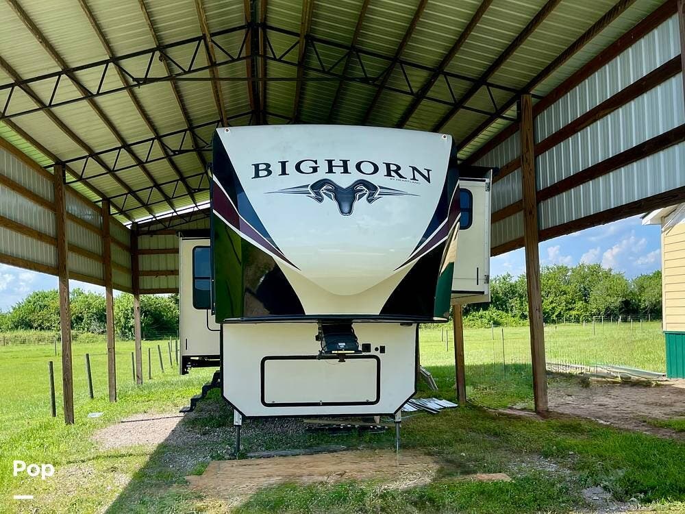 2019 Heartland Bighorn 3970RD - Used Fifth Wheel For Sale by Pop RVs in Okeechobee, Florida features Slideout, Leveling Jacks, Awning, Air Conditioning