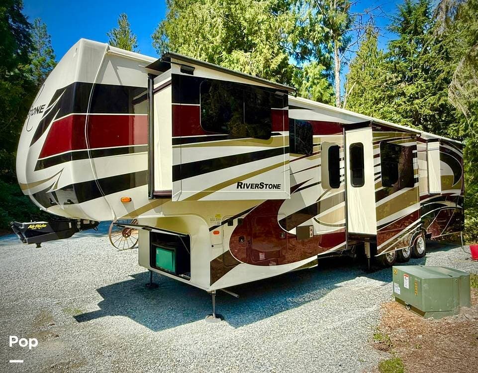 2019 RiverStone 39FKTH by Forest River from Pop RVs in Bonney Lake, Washington
