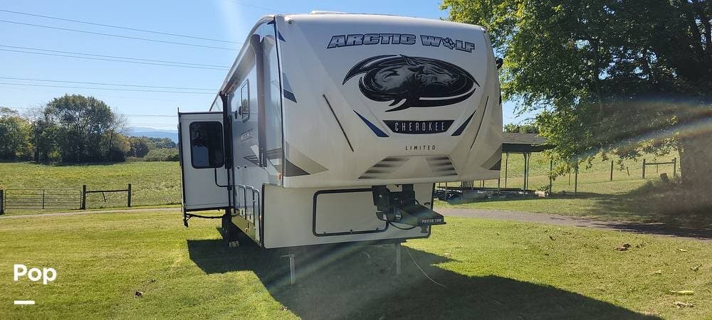 2022 Cherokee Arctic Wolf 3810SUITE - Used Fifth Wheel For Sale by Pop RVs in Maryvillle, Tennessee features Air Conditioning, Awning, Slideout