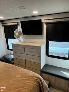 2021 Alliance RV Paradigm 340RL - Used Fifth Wheel For Sale by Pop RVs in Edgemont, South Dakota features Slideout, Air Conditioning, Awning