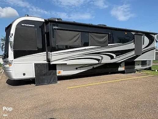 2007 Fleetwood Revolution LE 40V - Used Diesel Pusher For Sale by Pop RVs in Pharr, Texas features Air Conditioning, Slideout, Awning, Generator, Leveling Jacks