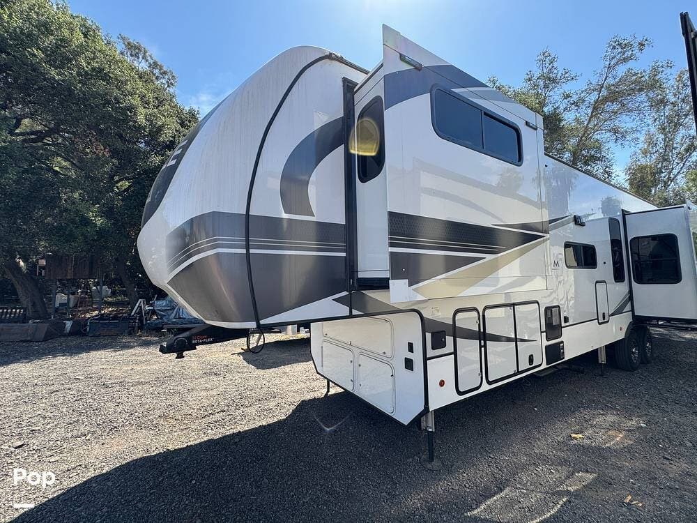 2024 Paradigm 395DS by Alliance RV from Pop RVs in Fallbrook, California