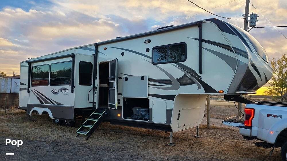 2020 Grand Design Solitude 3740BH - Used Fifth Wheel For Sale by Pop RVs in Wiggins, Colorado features Leveling Jacks, Slideout, Air Conditioning, Awning