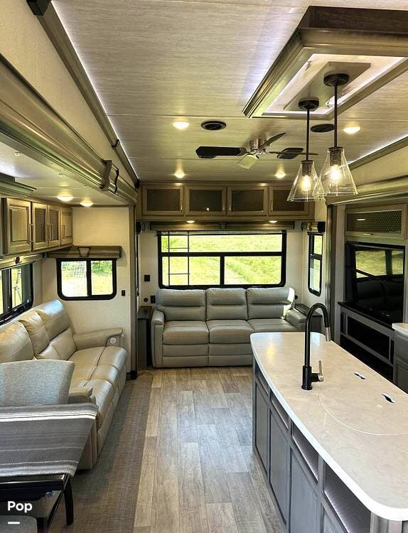 2021 Keystone Montana 3780RL - Used Fifth Wheel For Sale by Pop RVs in Stayton, Oregon features Air Conditioning, Awning, Leveling Jacks, Slideout