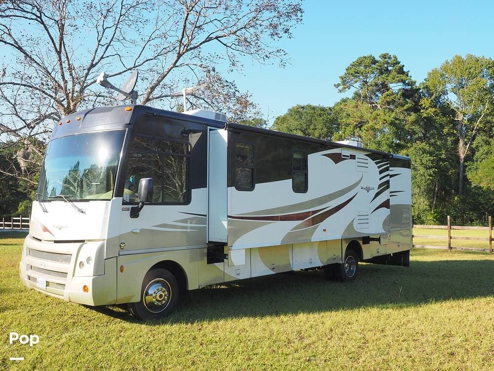 2011 Winnebago Sunova Itasca  Series M-33C-Ford - Used Class A For Sale by Pop RVs in Johns Island, South Carolina features Slideout
