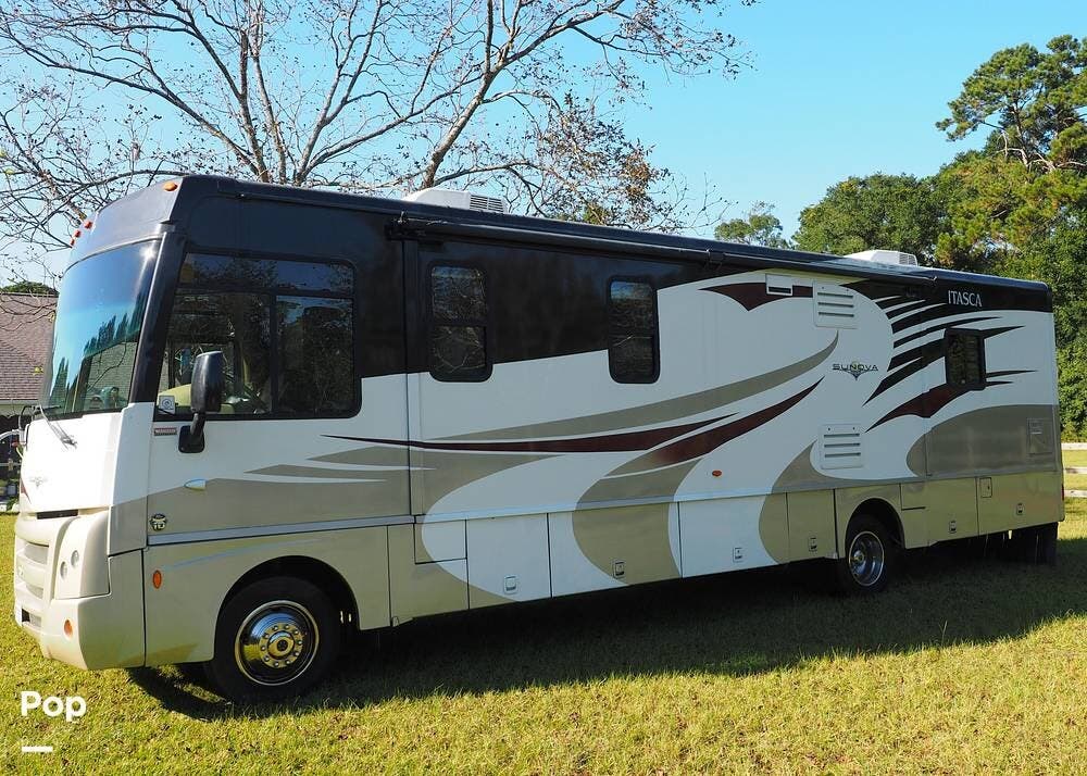 2011 Itasca Sunova 33C - Used Class A For Sale by Pop RVs in Johns Island, South Carolina features Awning, Generator, Leveling Jacks, Slideout, Air Conditioning