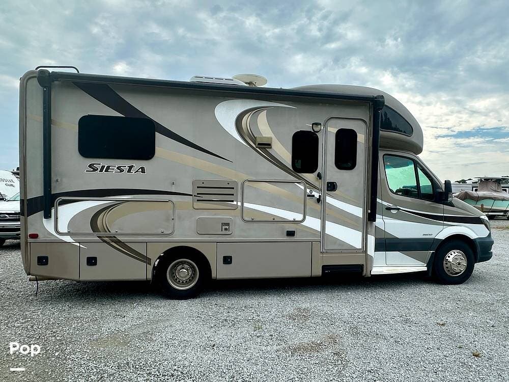 2015 Thor Motor Coach Siesta 24SA - Used Class C For Sale by Pop RVs in Sunset Beach, North Carolina features Generator, Awning, Slideout, Air Conditioning