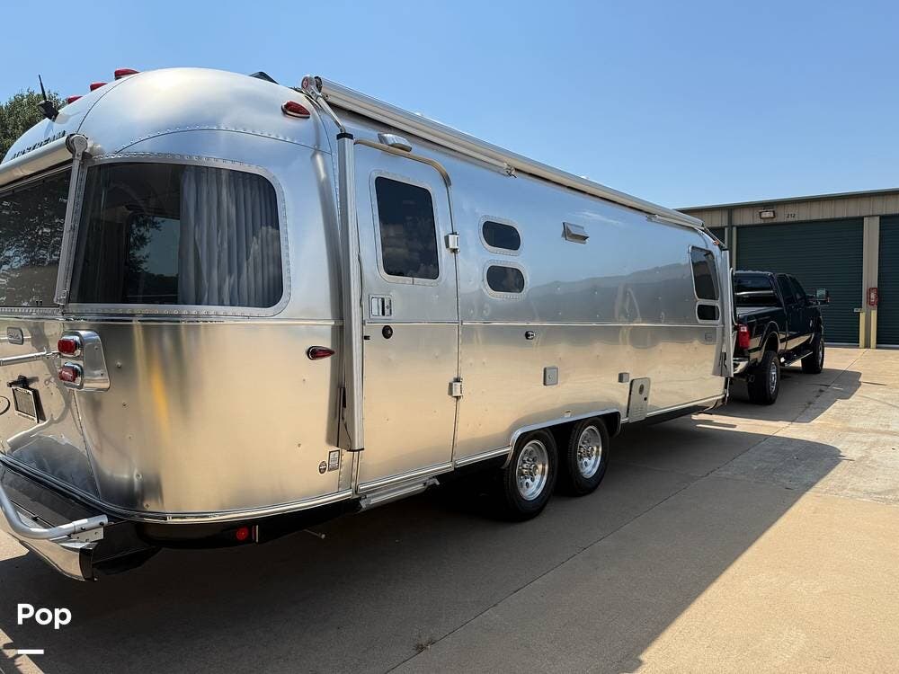 2021 Globetrotter 27FB by Airstream from Pop RVs in Mabank, Texas