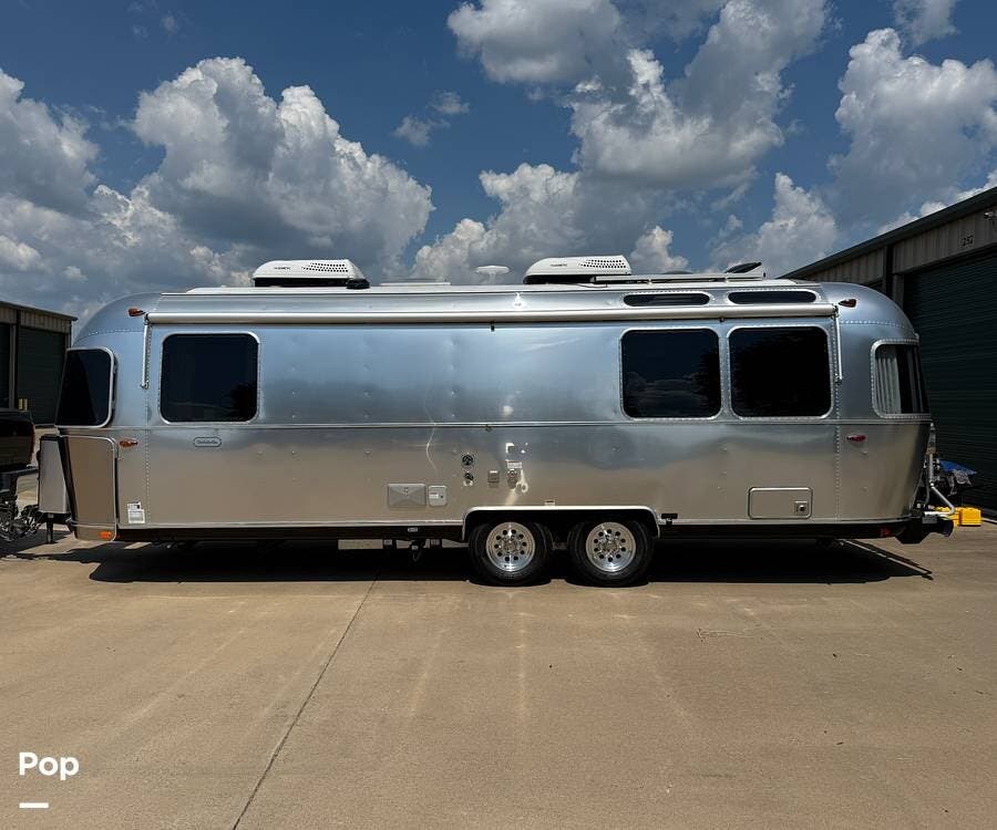 2021 Airstream Globetrotter 27FB - Used Travel Trailer For Sale by Pop RVs in Mabank, Texas features Awning, Air Conditioning
