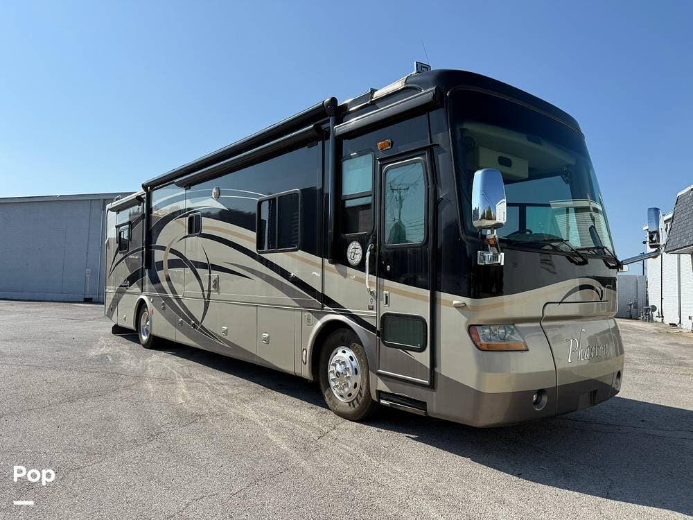 2007 Tiffin Phaeton 40 QSH - Used Diesel Pusher For Sale by Pop RVs in Farmers Branch, Texas features Awning, Air Conditioning, Leveling Jacks, Generator, Slideout