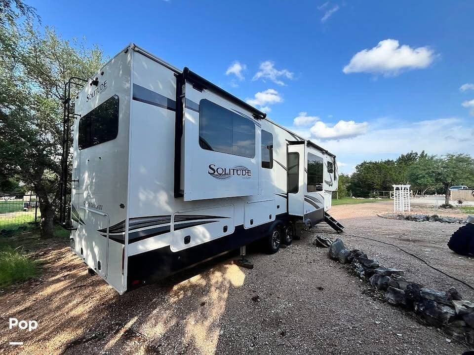 2022 Grand Design Solitude 375RES-R - Used Fifth Wheel For Sale by Pop RVs in Canyon Lake, Texas features Awning, Air Conditioning, Slideout