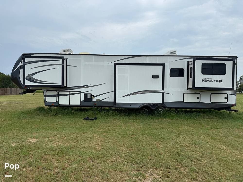 2018 Forest River Hemisphere GLX 372RD - Used Fifth Wheel For Sale by Pop RVs in Point, Texas features Slideout, Air Conditioning, Awning