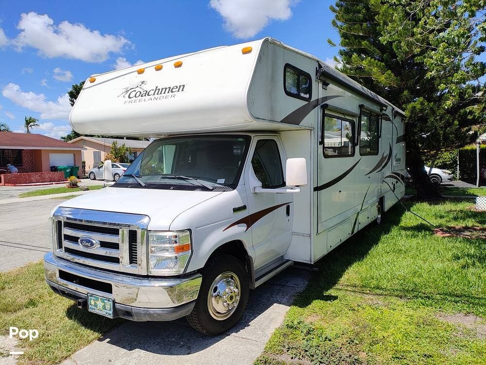 2013 Coachmen Freelander 31DS - Used Class C For Sale by Pop RVs in Miami, Florida features Awning, Air Conditioning, Generator, Slideout