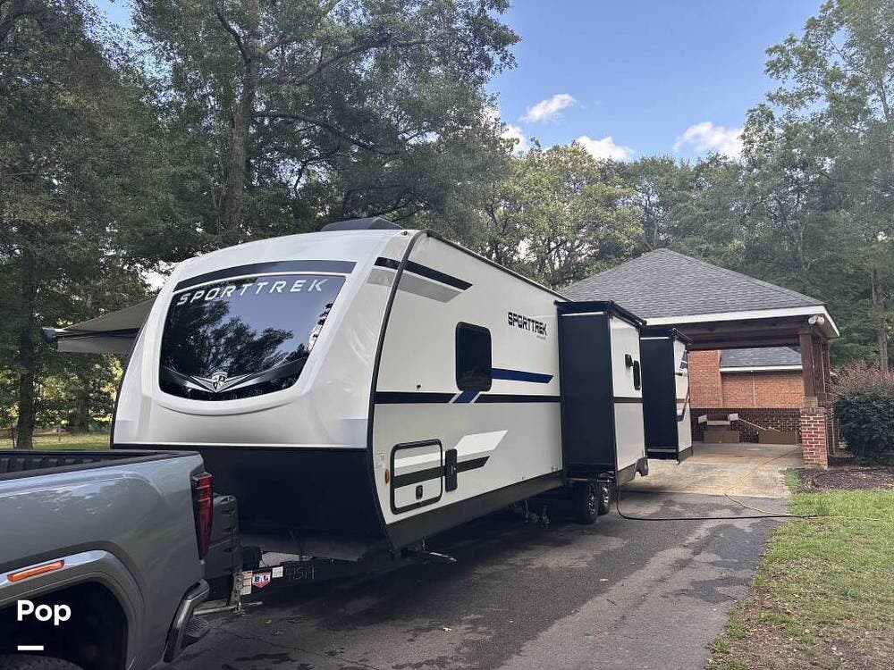 2022 Venture RV SportTrek 327VIK - Used Travel Trailer For Sale by Pop RVs in Leesburg, Georgia features Slideout, Air Conditioning, Awning