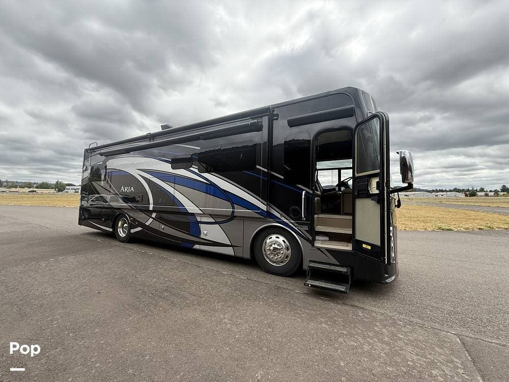 2018 Thor Motor Coach Aria 3401 - Used Diesel Pusher For Sale by Pop RVs in Newberg, Oregon features Air Conditioning, Awning, Leveling Jacks, Slideout, Generator