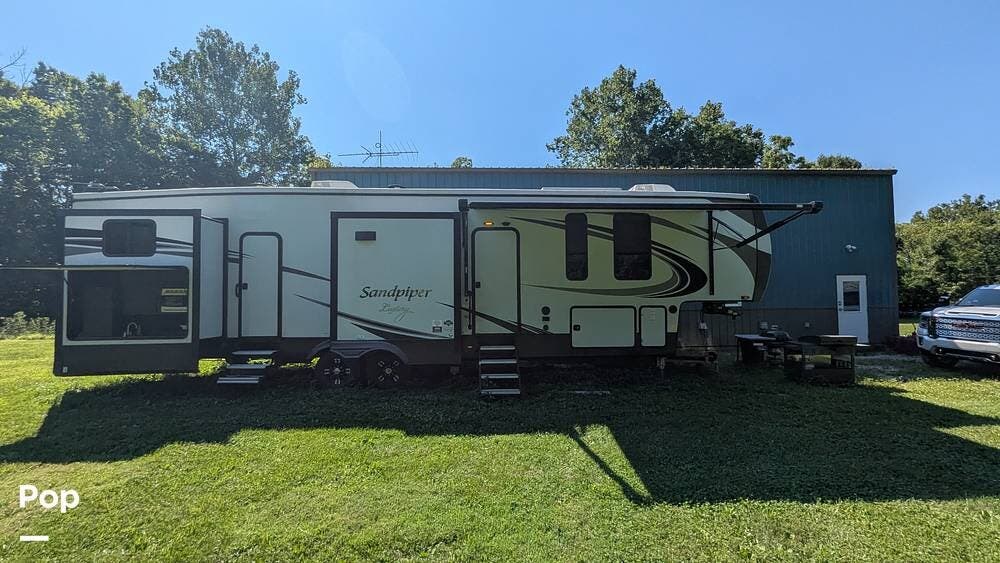 2022 Sandpiper 384QBOK by Forest River from Pop RVs in Coatesville, Indiana