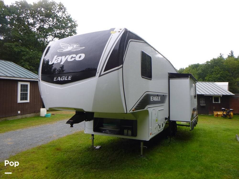2024 Jayco Eagle HT 25RUC - Used Fifth Wheel For Sale by Pop RVs in Lebanon, New Hampshire features Awning, Slideout, Leveling Jacks, Air Conditioning