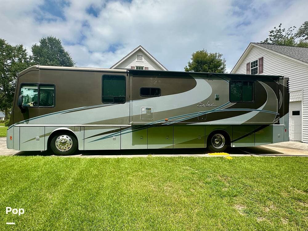 2016 Itasca Solei 36G - Used Diesel Pusher For Sale by Pop RVs in Castle Hayne, North Carolina features Leveling Jacks, Awning, Slideout, Generator, Air Conditioning