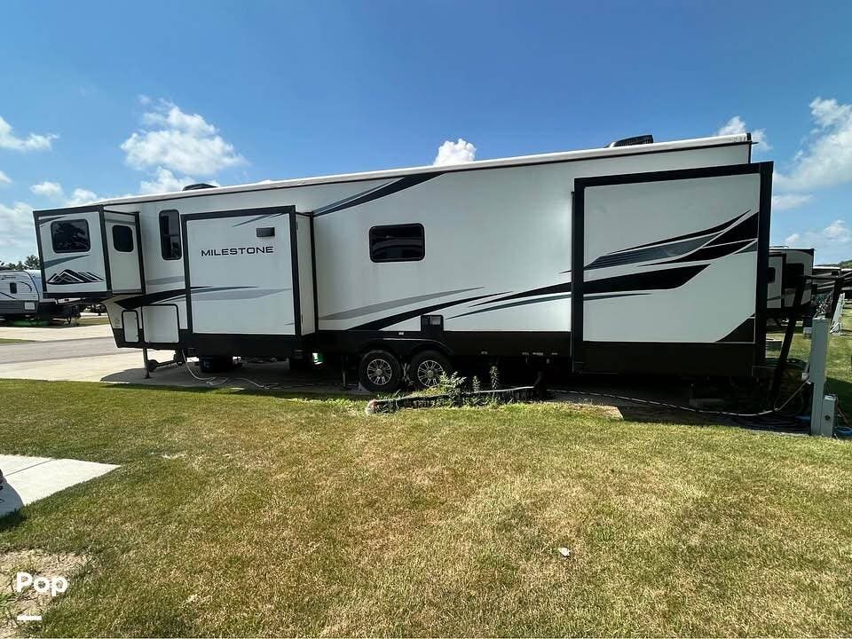 2021 Heartland Milestone 370FLMB - Used Fifth Wheel For Sale by Pop RVs in Hopkins, Michigan features Slideout, Air Conditioning, Awning