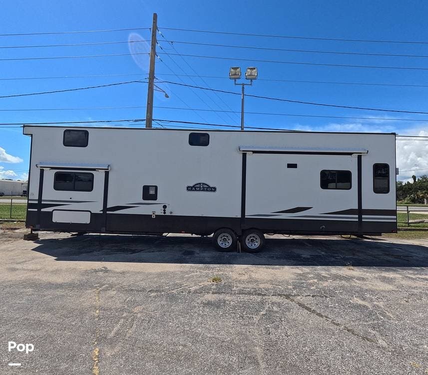 2020 CrossRoads Hampton HP-375DBL - Used Travel Trailer For Sale by Pop RVs in Jacksonville, Florida features Leveling Jacks, Slideout, Air Conditioning, Awning