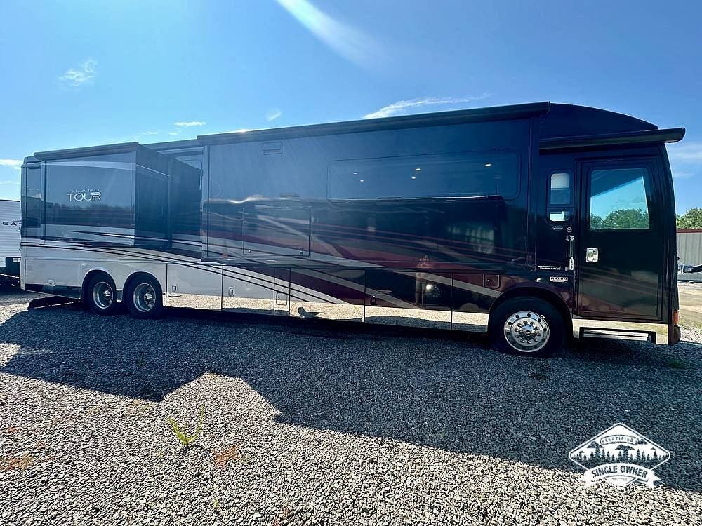 2016 Winnebago Grand Tour 42QL - Used Diesel Pusher For Sale by Pop RVs in Ocean Isle Beach, North Carolina features Air Conditioning, Slideout, Awning, Generator, Leveling Jacks