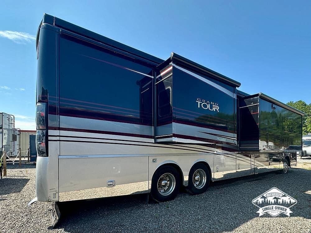 2016 Winnebago Grand Tour 42QL - Used Diesel Pusher For Sale by Pop RVs in Ocean Isle Beach, North Carolina features Slideout, Generator, Air Conditioning, Awning, Leveling Jacks