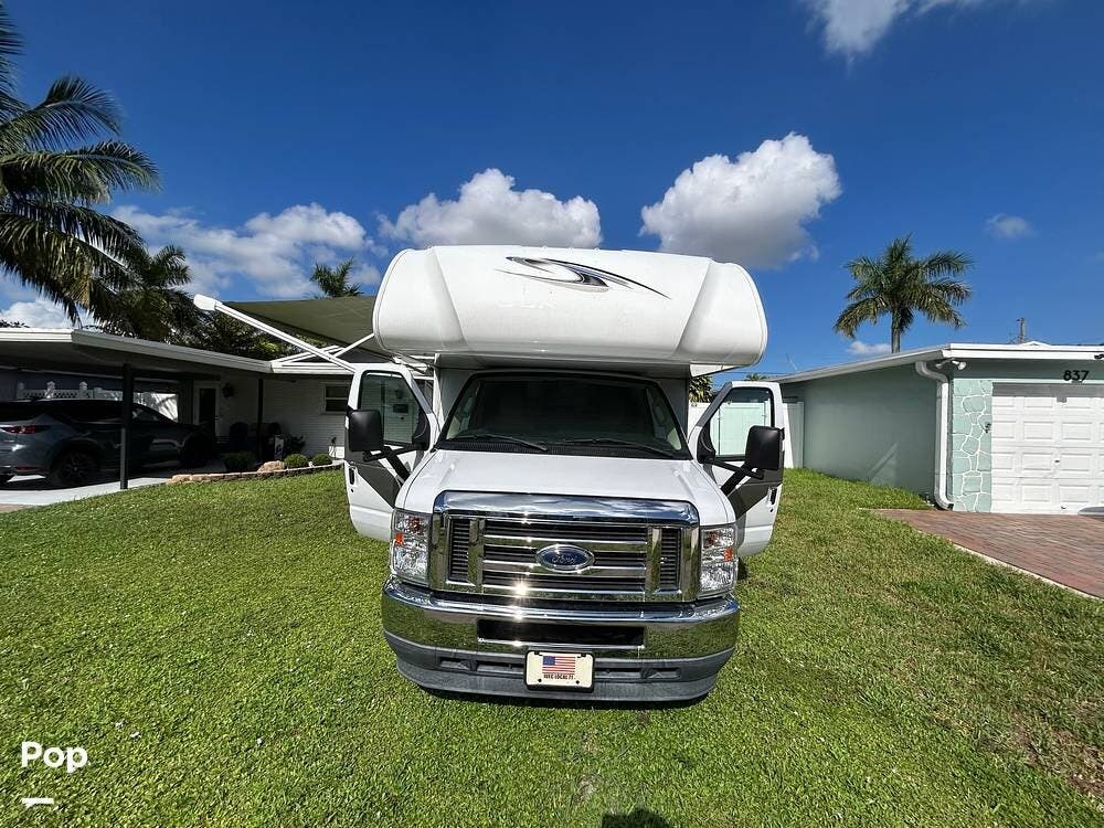 2022 Four Winds 26B by Thor Motor Coach from Pop RVs in Dania, Florida
