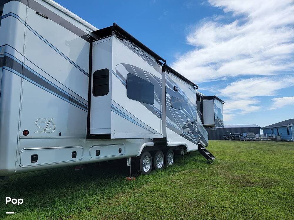 2024 DRV Mobile Suites 44 Orlando - Used Fifth Wheel For Sale by Pop RVs in Massena, Iowa features Air Conditioning, Slideout, Leveling Jacks, Generator