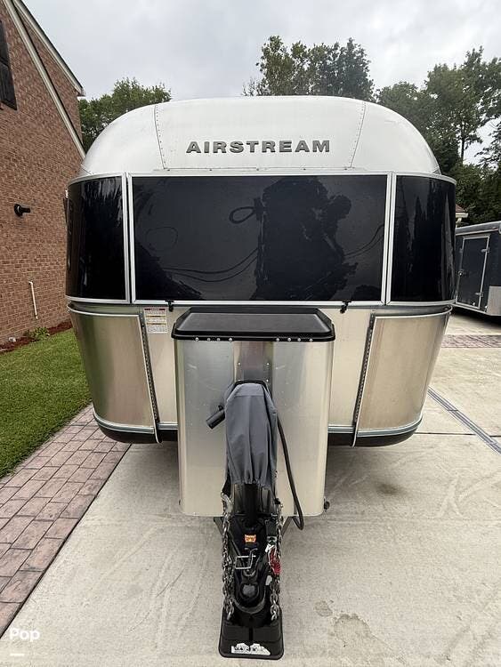 2017 Classic 30 Queen by Airstream from Pop RVs in Elkton, Virginia