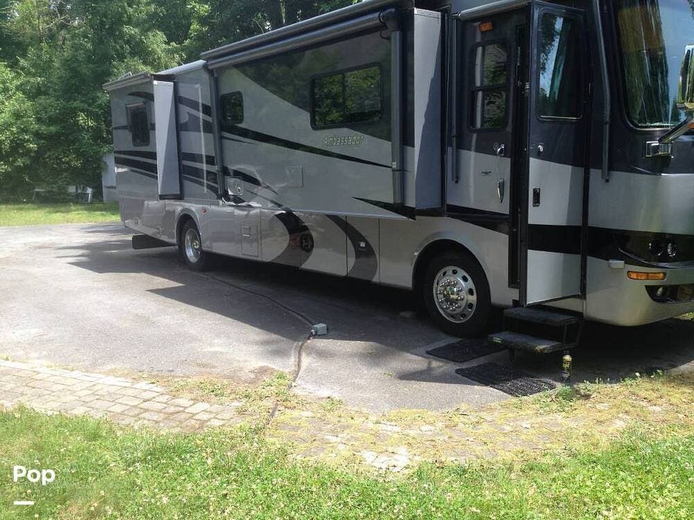 2005 Holiday Rambler Ambassador 38PDQ - Used Diesel Pusher For Sale by Pop RVs in New Bern, North Carolina features Awning, Generator, Slideout, Air Conditioning, Leveling Jacks